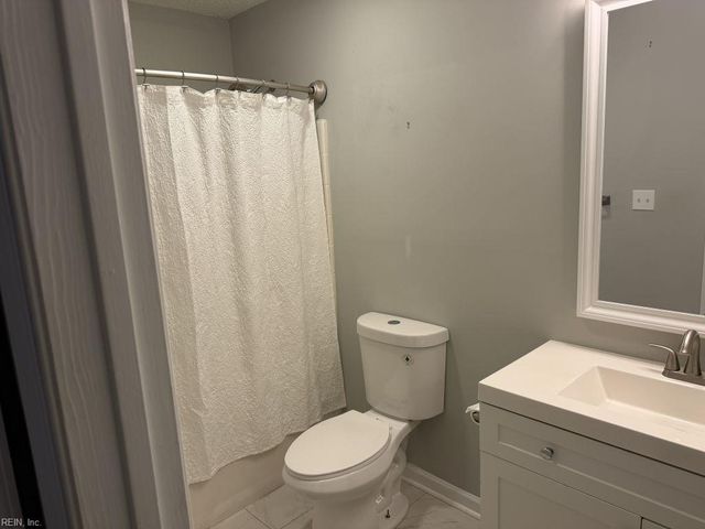 813 Gas Light LN, Virginia Beach, VA 23462