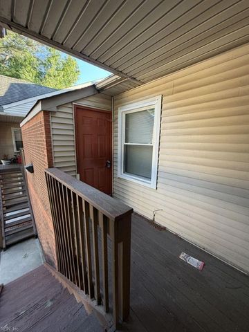 813 Gas Light LN, Virginia Beach, VA 23462