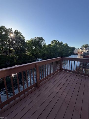 813 Gas Light LN, Virginia Beach, VA 23462