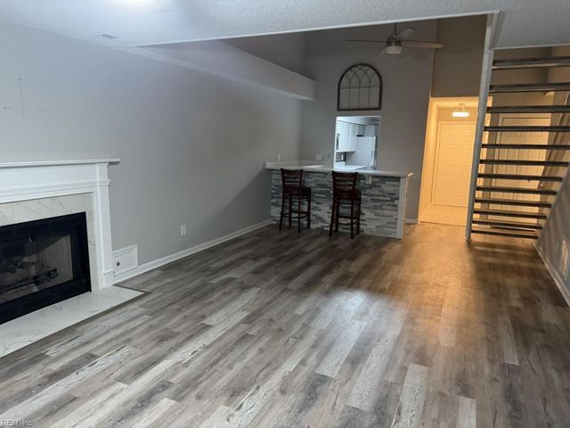 813 Gas Light LN, Virginia Beach, VA 23462