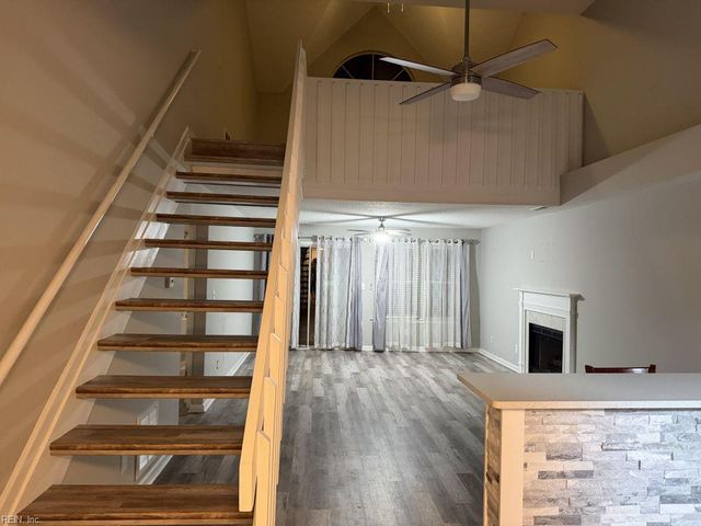 813 Gas Light LN, Virginia Beach, VA 23462