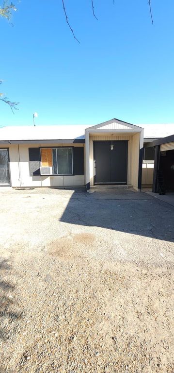 Image 15 of property listing at 2367 Oahu Lane, Thermal, CA 92274