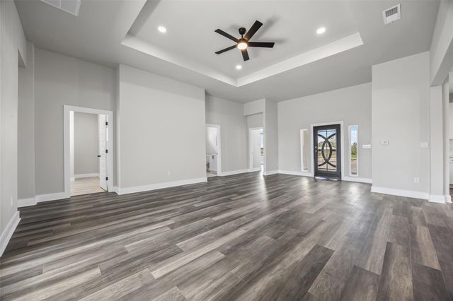 306 Centella CIR, Dale, TX 78616