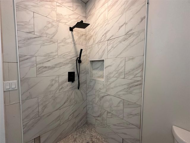 306 Centella CIR, Dale, TX 78616