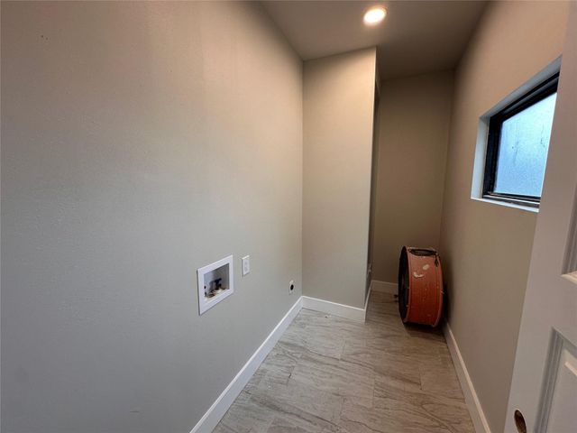 306 Centella CIR, Dale, TX 78616