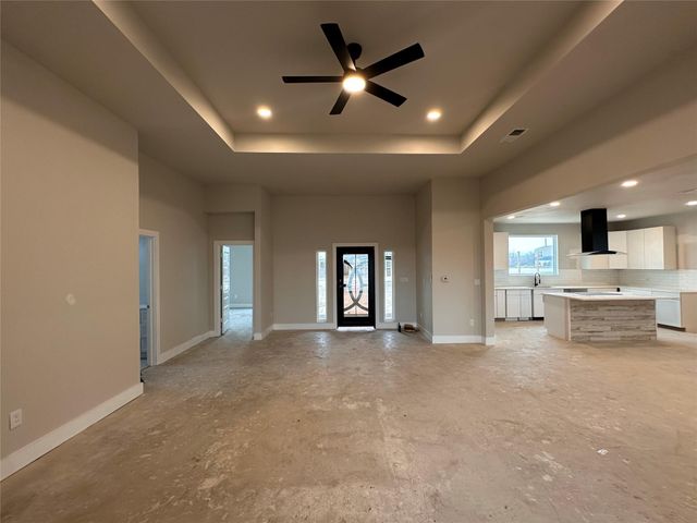 306 Centella CIR, Dale, TX 78616