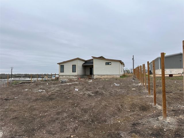 306 Centella CIR, Dale, TX 78616