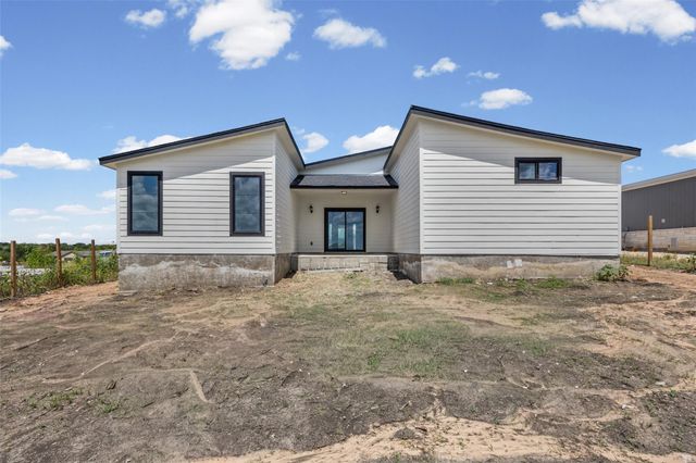 306 Centella CIR, Dale, TX 78616