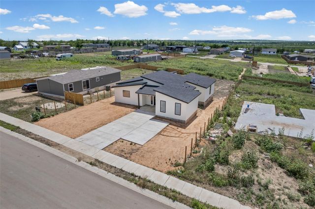 306 Centella CIR, Dale, TX 78616