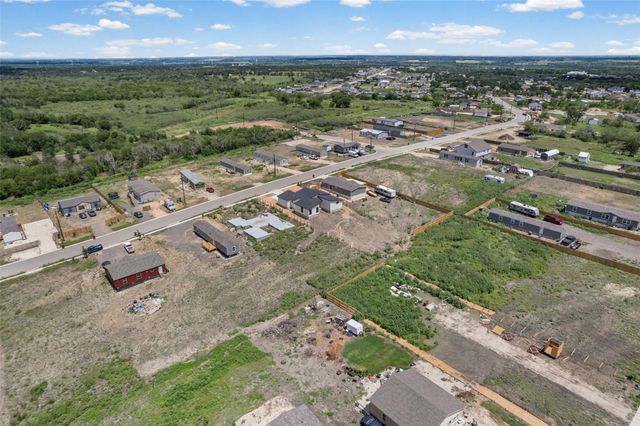 306 Centella CIR, Dale, TX 78616