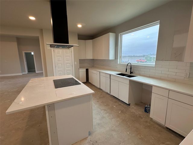 306 Centella CIR, Dale, TX 78616