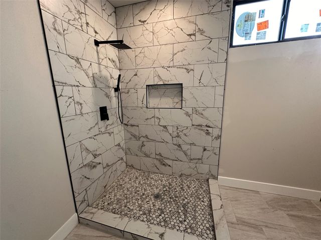 306 Centella CIR, Dale, TX 78616