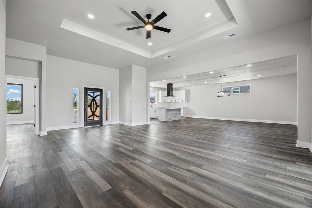 306 Centella CIR, Dale, TX 78616
