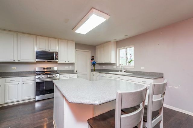 340 Kennedy Drive, Antioch, IL 60002