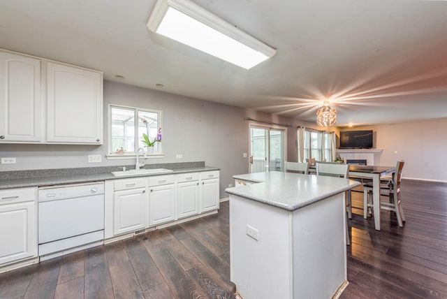 340 Kennedy Drive, Antioch, IL 60002
