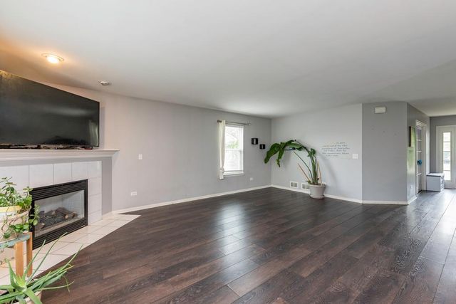 340 Kennedy Drive, Antioch, IL 60002