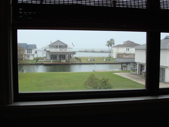 1187 Sailfish Street, Bayou Vista, TX 77563