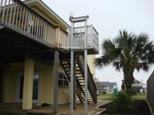 1187 Sailfish Street, Bayou Vista, TX 77563