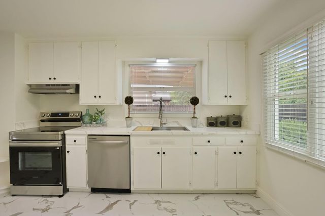 32 E Mckenzie Ave, Stockton, CA 95204