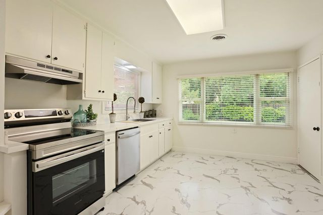 32 E Mckenzie Ave, Stockton, CA 95204