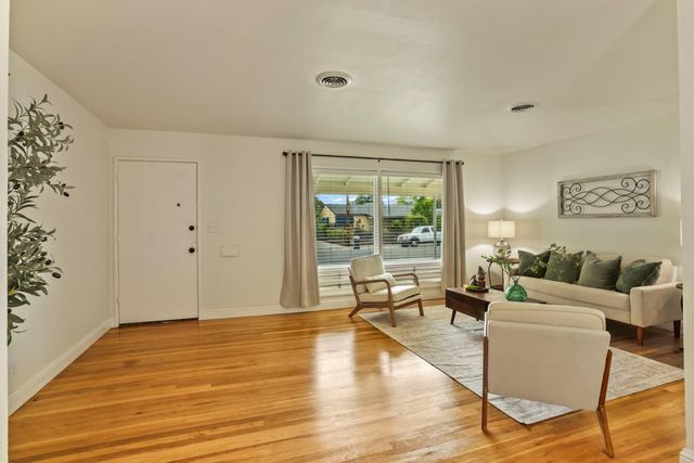 32 E Mckenzie Ave, Stockton, CA 95204