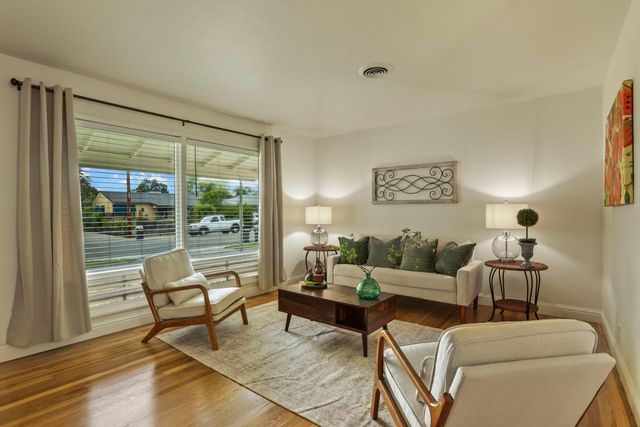 32 E Mckenzie Ave, Stockton, CA 95204