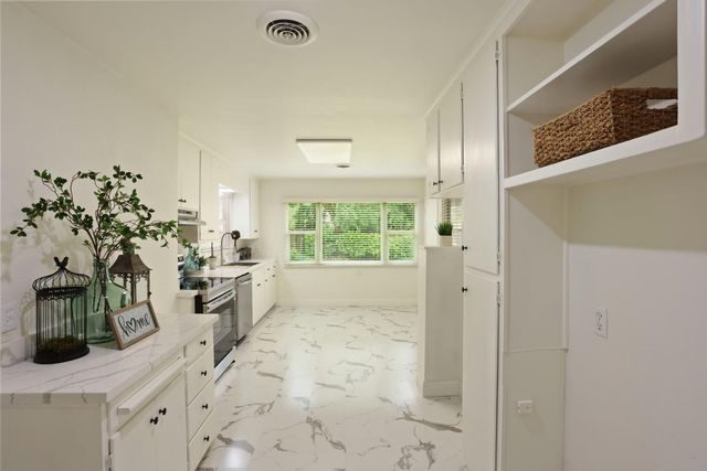 32 E Mckenzie Ave, Stockton, CA 95204