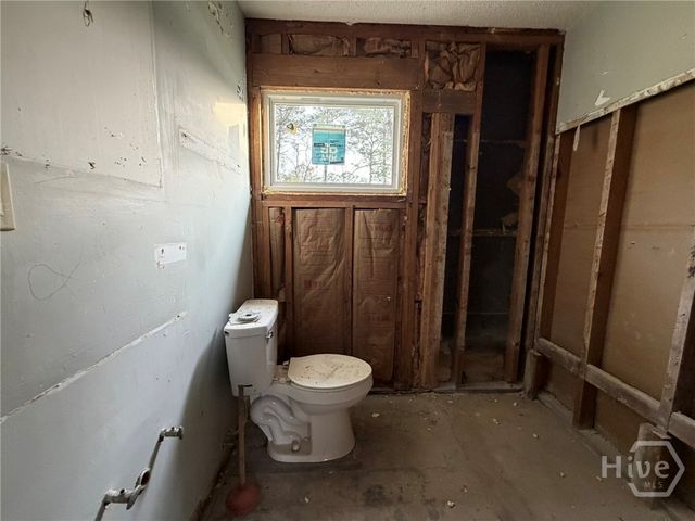 1804 DELESSEPS Avenue, Savannah, GA 31404