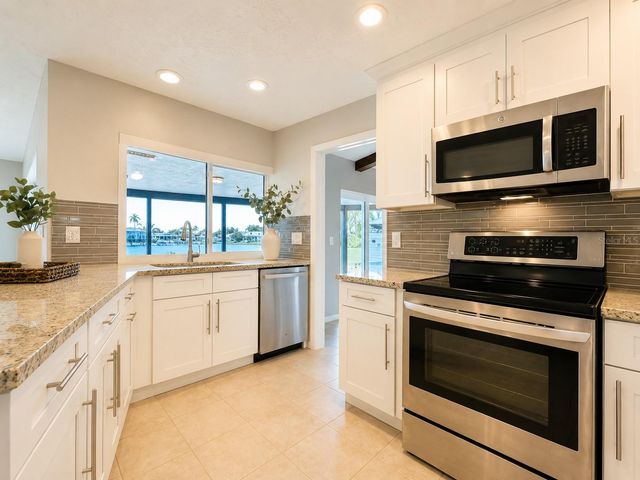 4901 LANSING ST NE, St Petersburg, FL 33703
