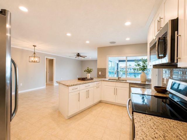 4901 LANSING ST NE, St Petersburg, FL 33703