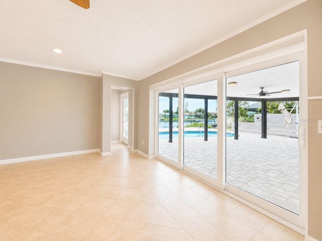 4901 LANSING ST NE, St Petersburg, FL 33703