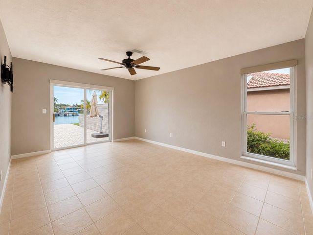 4901 LANSING ST NE, St Petersburg, FL 33703