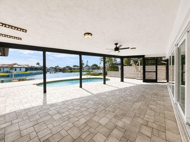 4901 LANSING ST NE, St Petersburg, FL 33703