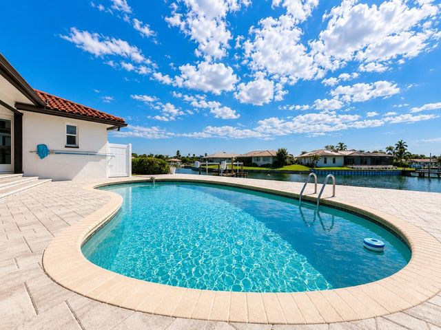 4901 LANSING ST NE, St Petersburg, FL 33703
