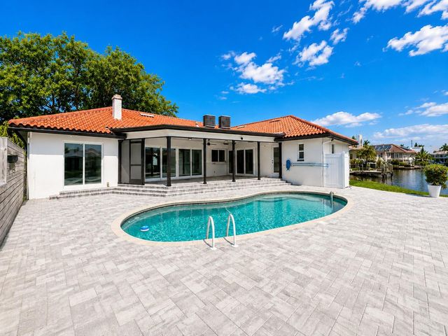 4901 LANSING ST NE, St Petersburg, FL 33703