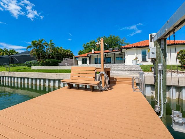 4901 LANSING ST NE, St Petersburg, FL 33703