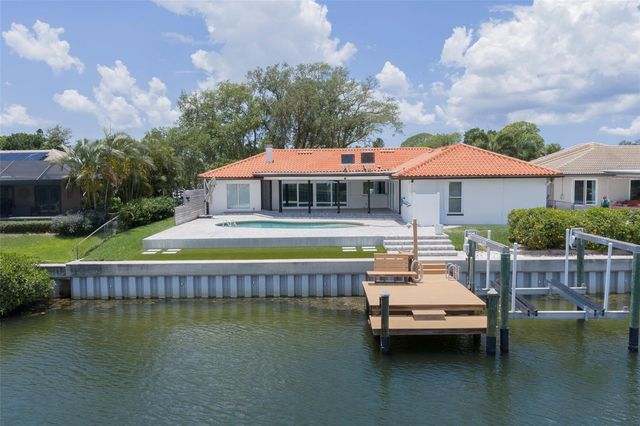 4901 LANSING ST NE, St Petersburg, FL 33703