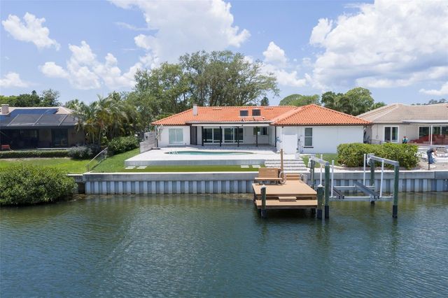 4901 LANSING ST NE, St Petersburg, FL 33703