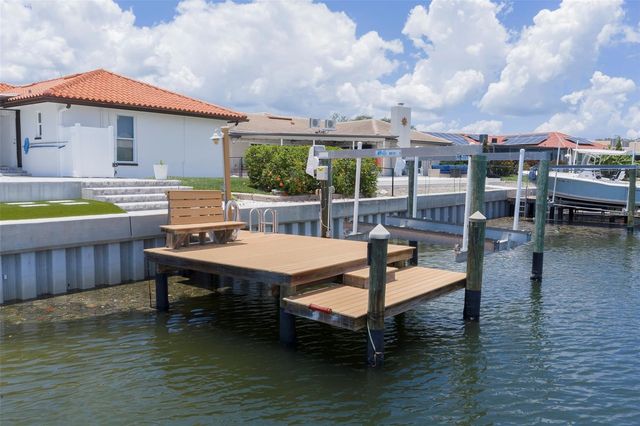 4901 LANSING ST NE, St Petersburg, FL 33703
