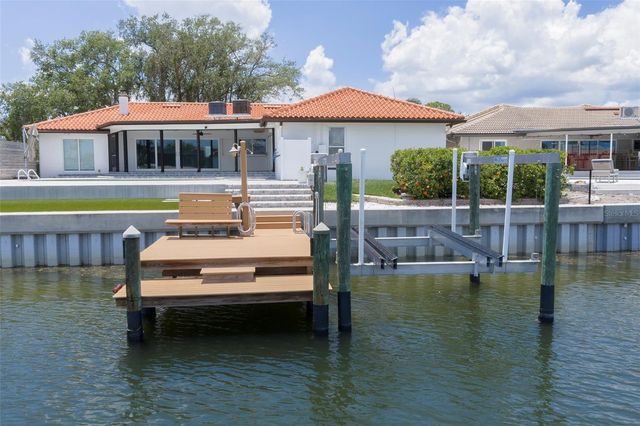 4901 LANSING ST NE, St Petersburg, FL 33703