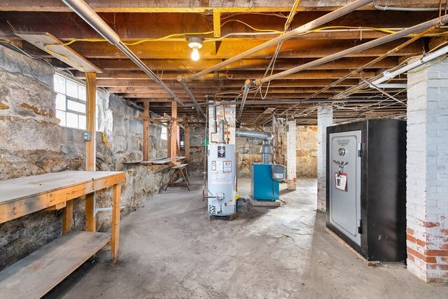 135 Sycamore St, New Bedford, MA 02740