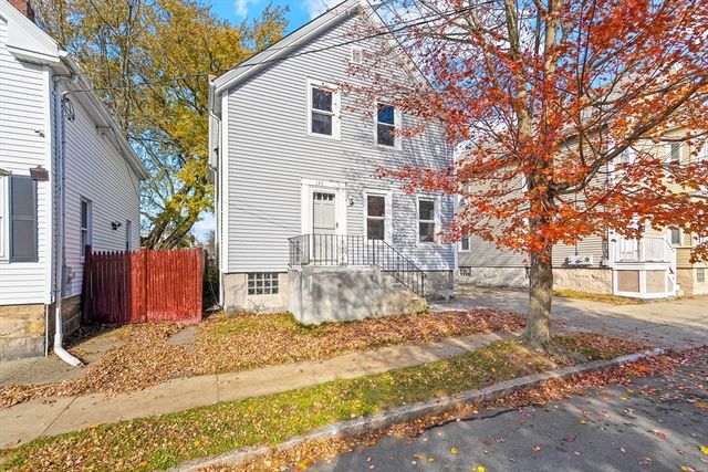 135 Sycamore St, New Bedford, MA 02740