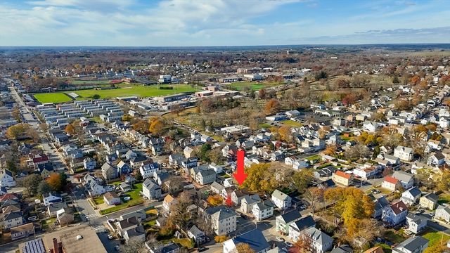 135 Sycamore St, New Bedford, MA 02740