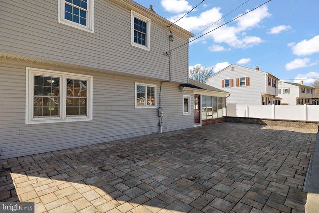 2407 LARKWOOD DR, Wilmington, DE 19810