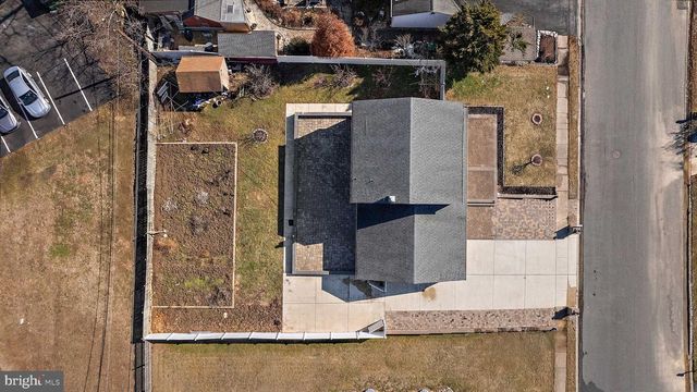 2407 LARKWOOD DR, Wilmington, DE 19810