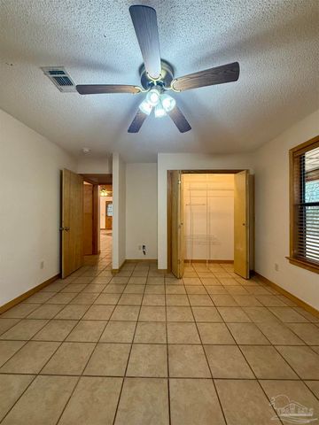 7769 Lakeside Dr, Milton, FL 32571