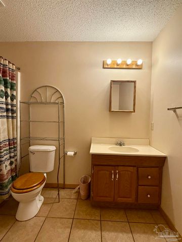 7769 Lakeside Dr, Milton, FL 32571