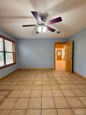 7769 Lakeside Dr, Milton, FL 32571