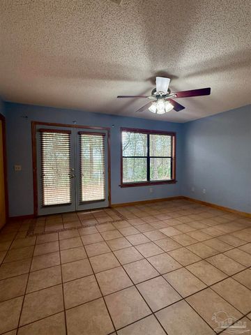 7769 Lakeside Dr, Milton, FL 32571