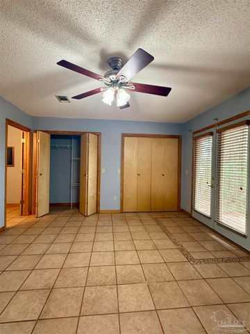 7769 Lakeside Dr, Milton, FL 32571